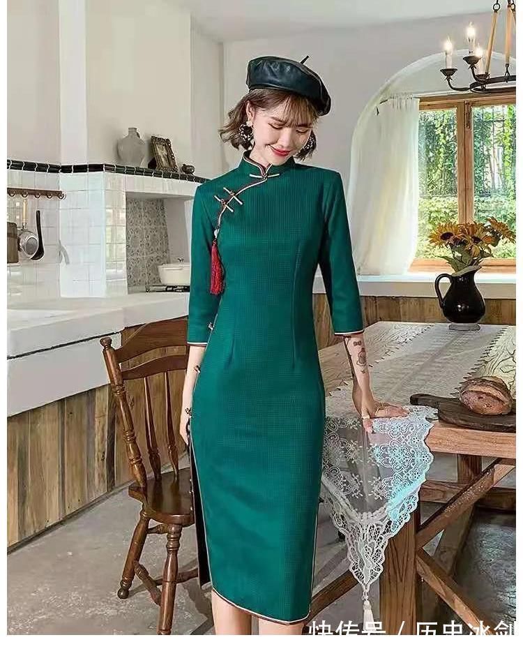 姑娘 如何挑选适合自己的旗袍?两个小妙招教你,年轻女孩也能穿旗袍!