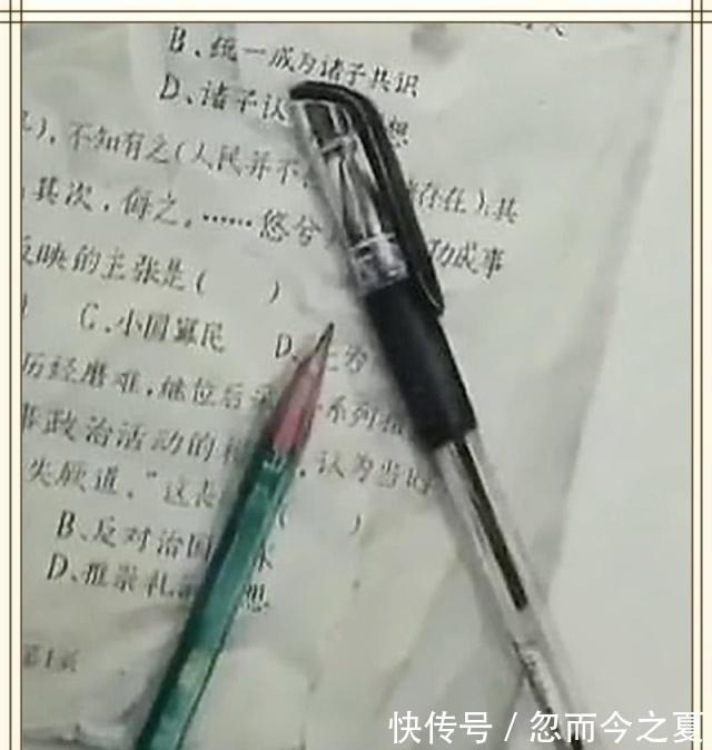 美术生@美术生被罚抄试卷，不小心画成一幅画，看到画面细节，瞬间炸裂！