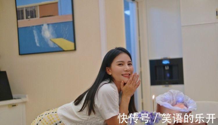 长发披肩|郎才女貌!奥运冠军夫妇庆生!31岁何姿展现好身材,秦凯献拥吻