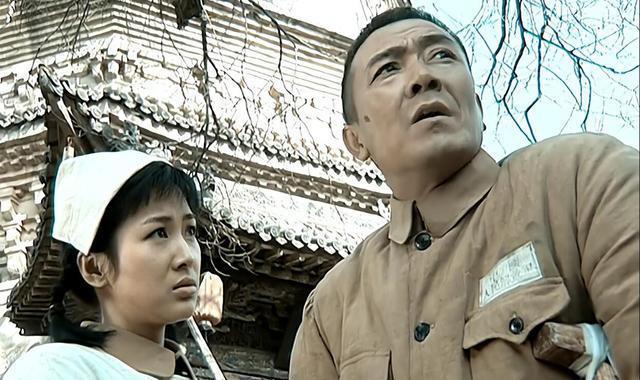 八路军|八路军两名女兵敬礼,22岁的团长立即判断是日军间谍,当场击毙