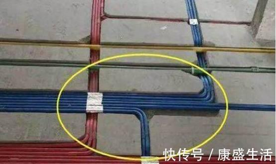 电线装|头一次见人把电线装在这里,连开槽都省了,太聪明了!