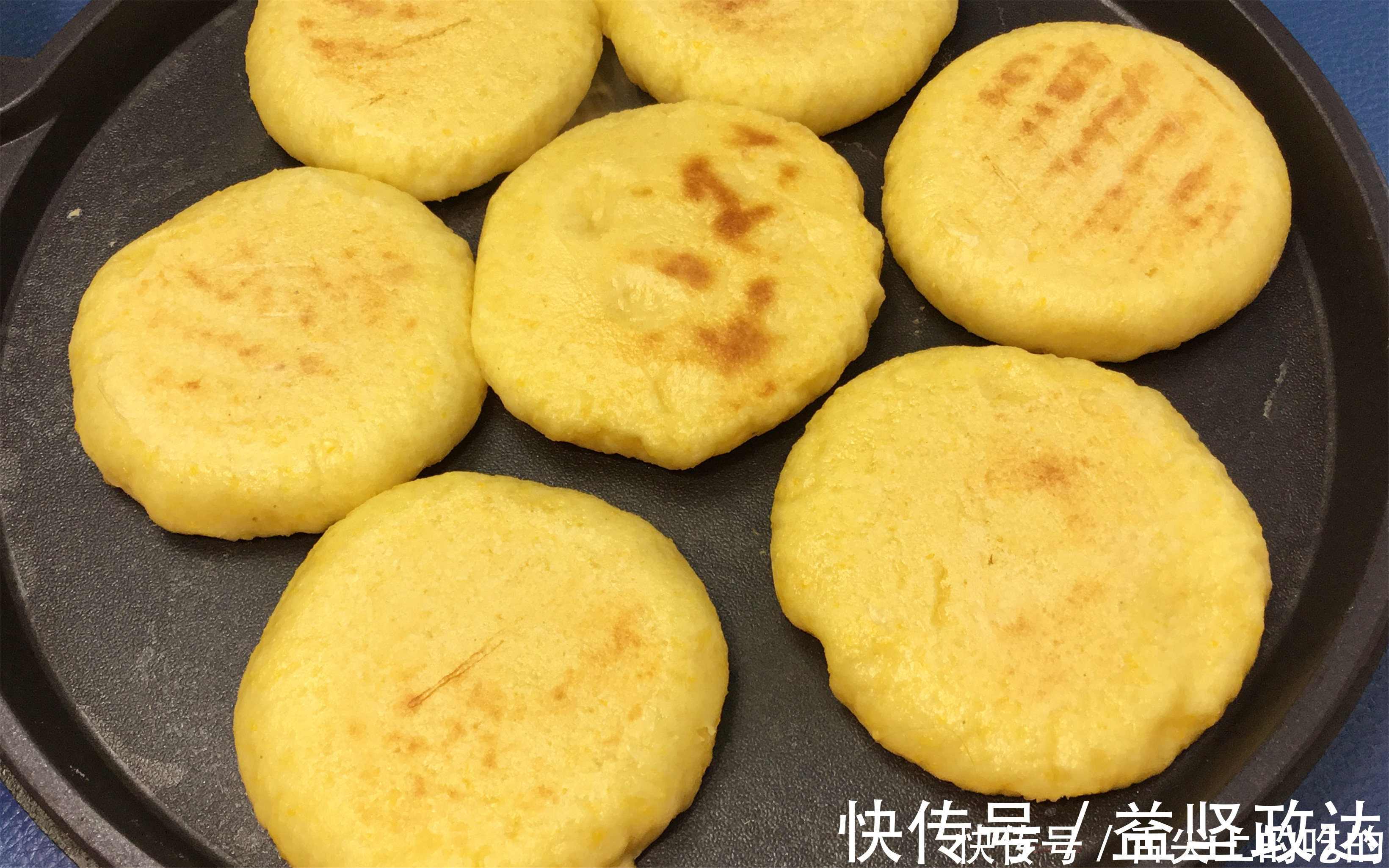 奶香玉米饼，柔软又香甜，老阿姨分享技巧，放一天不发硬