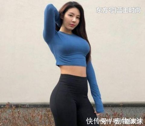 单品|街拍打底裤是时下流行的一款潮流单品,彰显出女性的干练气质