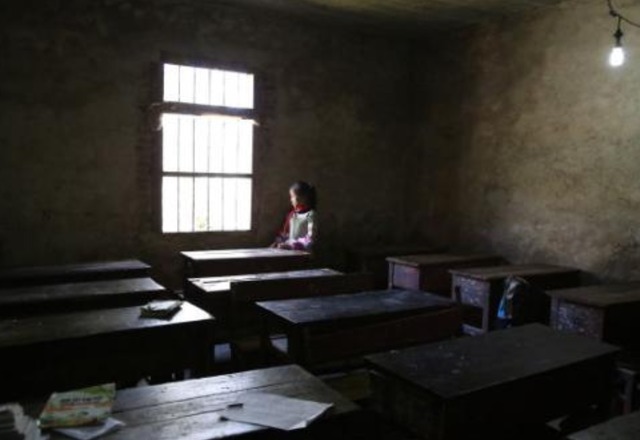 劝学@当年那位“大眼睛女孩”,因一张照片改写人生命运,如今怎么样了