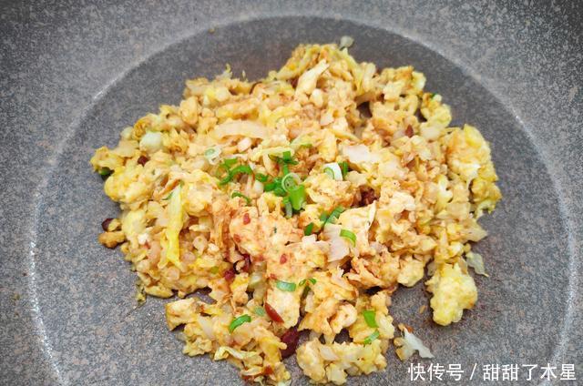 下饭|白菜这种做法,又鲜又香又下饭,不爱吃菜的她,都吃到不停口