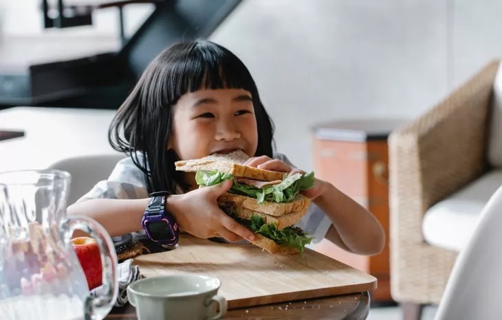 进食|正念饮食:减肥的第一步不是否定自己,而是接纳