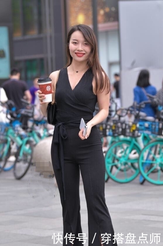 喇叭裤|“桀骜不驯”的穿搭就是这样,连体裤搭配高跟鞋,气质简直太强大