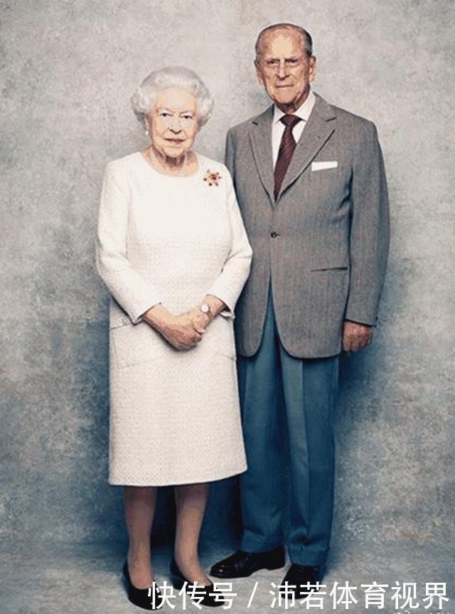 一条项链戴了76年,94岁英女王为你示范,珍珠项链这样戴才最优雅