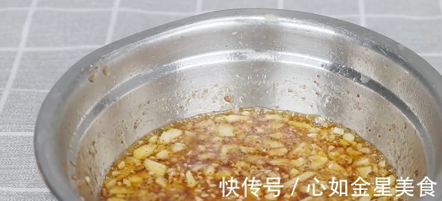 胡萝卜丝|白菜不要炖着吃了,加一把平菇,这样做太香了,开胃下饭又解馋!