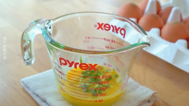 鸡蛋|土豆里打1个鸡蛋，居然这么好吃，我家一周吃5次都不腻，太香了