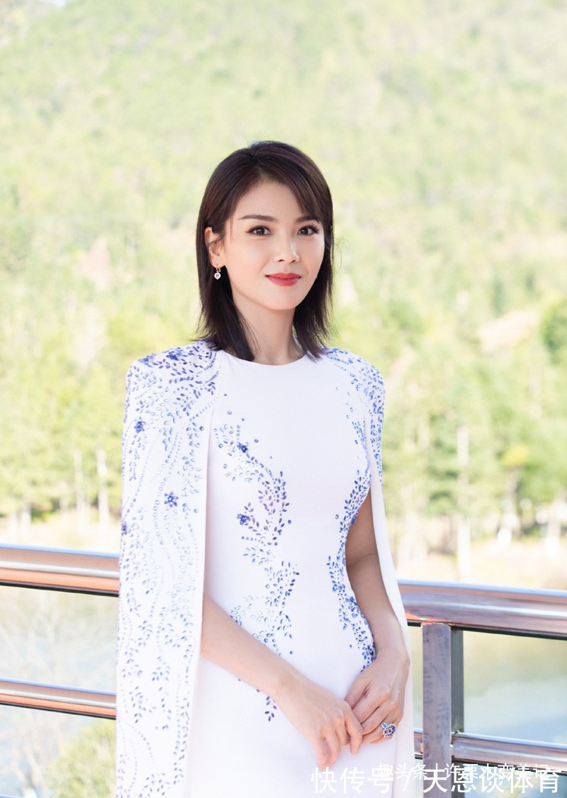 服装 女人过了40岁,别打扮的那么俗气!这5种衣服要少穿,廉价没品位