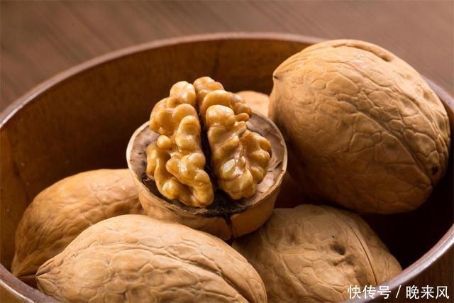 女人四十岁以后,五种食物要多吃,保持年轻态,远离“黄脸婆”