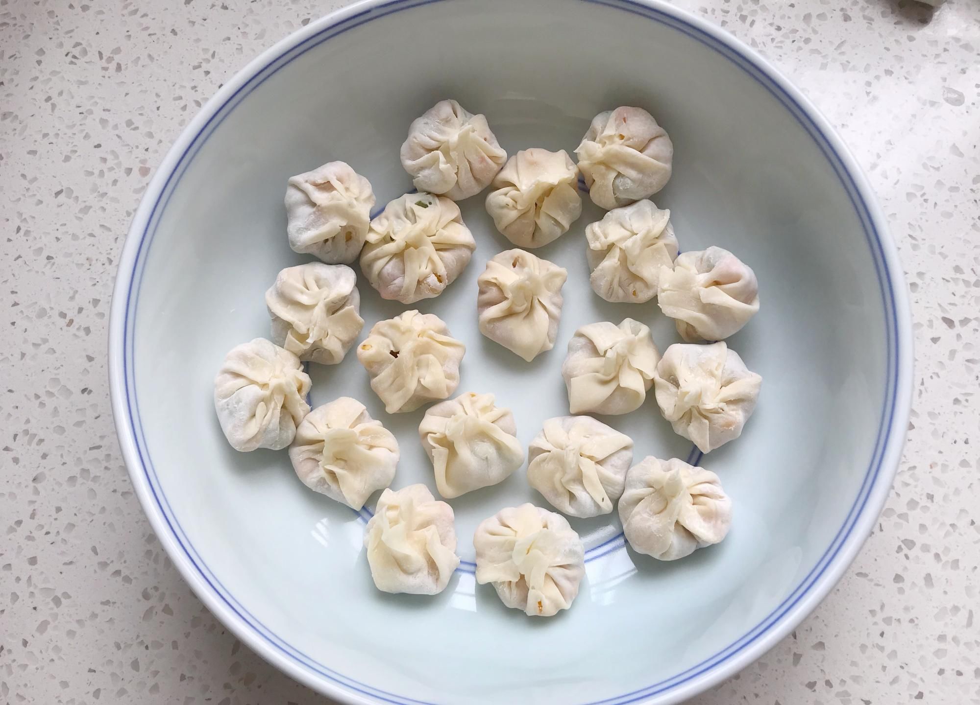 馄饨皮别再煮了，教你新吃法，10分钟做1锅营养美味，孩子抢着吃