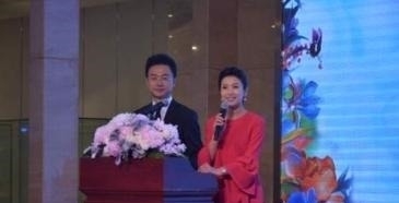 央视主持人|央视主持人刚强,娶2婚北京卫视一姐春妮,春妮41岁为他产子