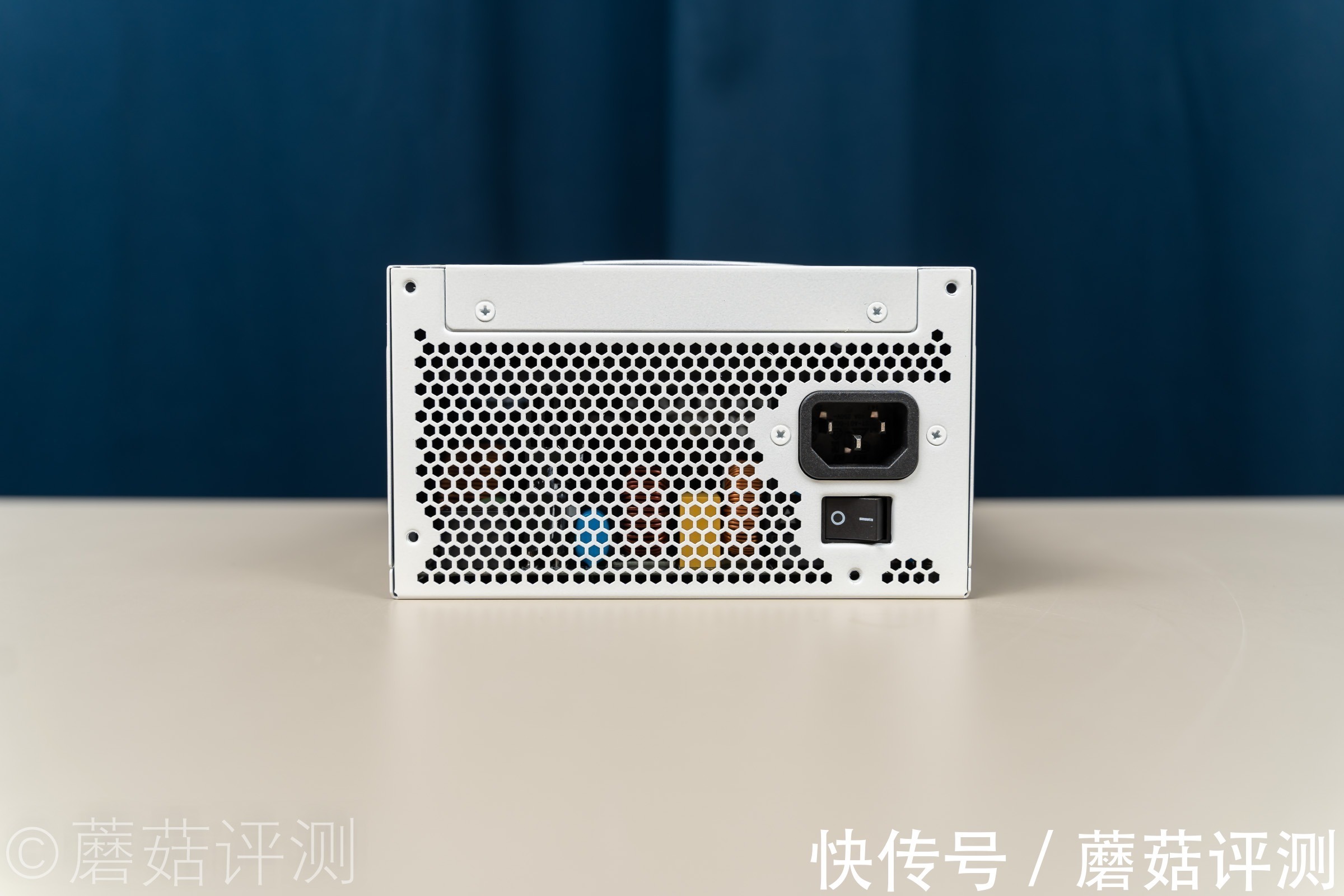 电源|黑白搭配，搭建白色主题机箱、记一次10850K+RTX3070Ti装机