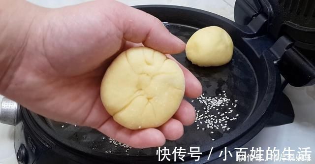 面粉这样做太香了,不用烤不油炸,比吃面包还香,一次8个不够吃