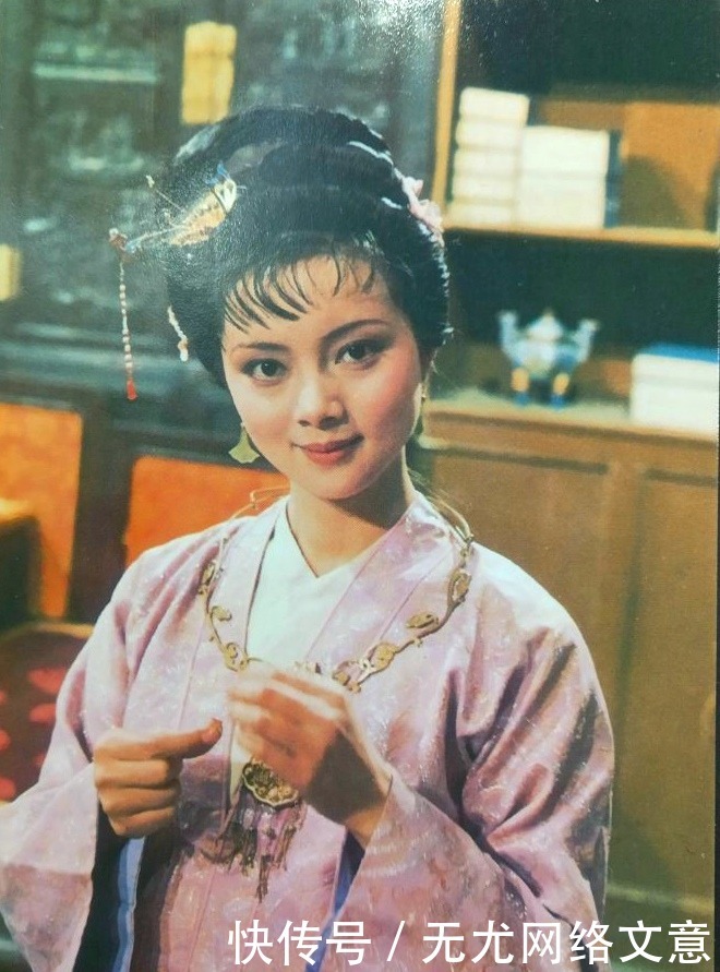 红楼梦|《红楼梦》里爱女红的薛宝钗还是一位博学多才的女子?