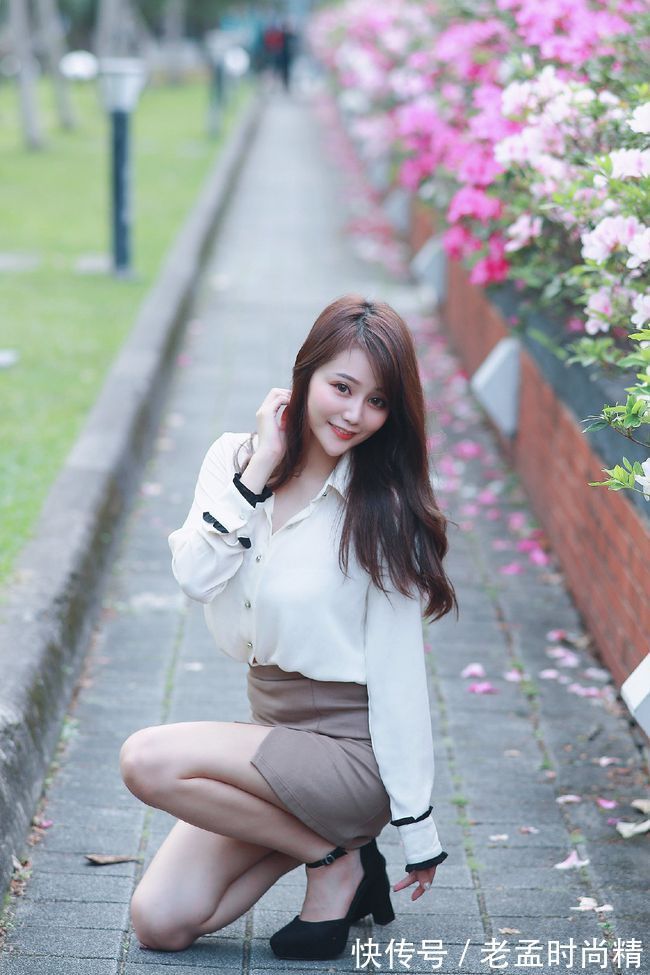 衬衫|衬衫加短裙,将女性的优雅和静美都蕴藏在一起,让人无法抗拒