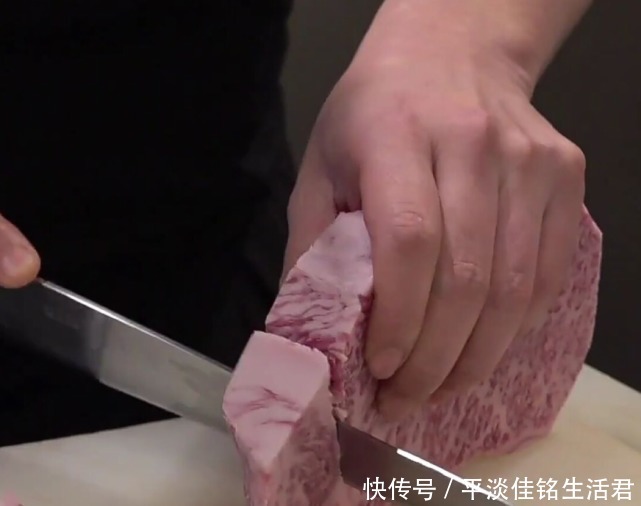 吃水果|非常少见的宫崎和牛,比普通雪花牛排还白,放在嘴里就像吃水果