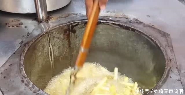 “土豆”不用炒不用炖,切成条这样做,出锅后孩子乐个不停!