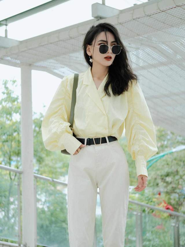 低估|不要低估155cm的女生,泡泡袖上衣配高腰裤,用日常穿搭偷偷长高