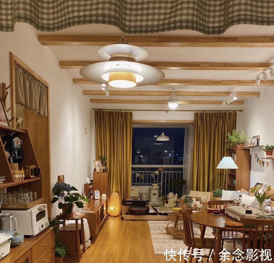 玄关|她家89㎡,空间精打细算,木头白墙,场面极度舒适,太棒了