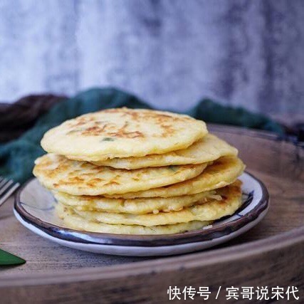 玉米不用水煮,换个做法,不用10分钟做完,自己就能吃光一盘!