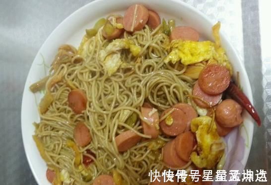 凉拌面|煮面条时，一煮“软趴趴”？注意这3步，面条劲道爽滑不软烂
