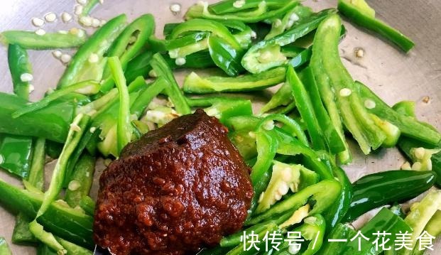 素辣椒|酱炒鸡蛋辣椒,简单的食材,不简单的美味!好吃下饭,太香了!