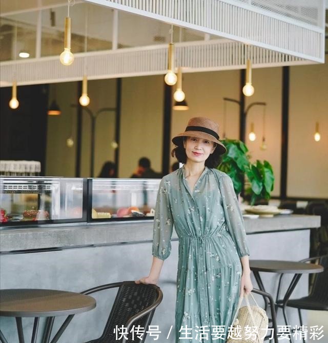 单品 三木母女凭优雅穿搭火出圈,把精致与高级演绎到极致,值得借鉴!