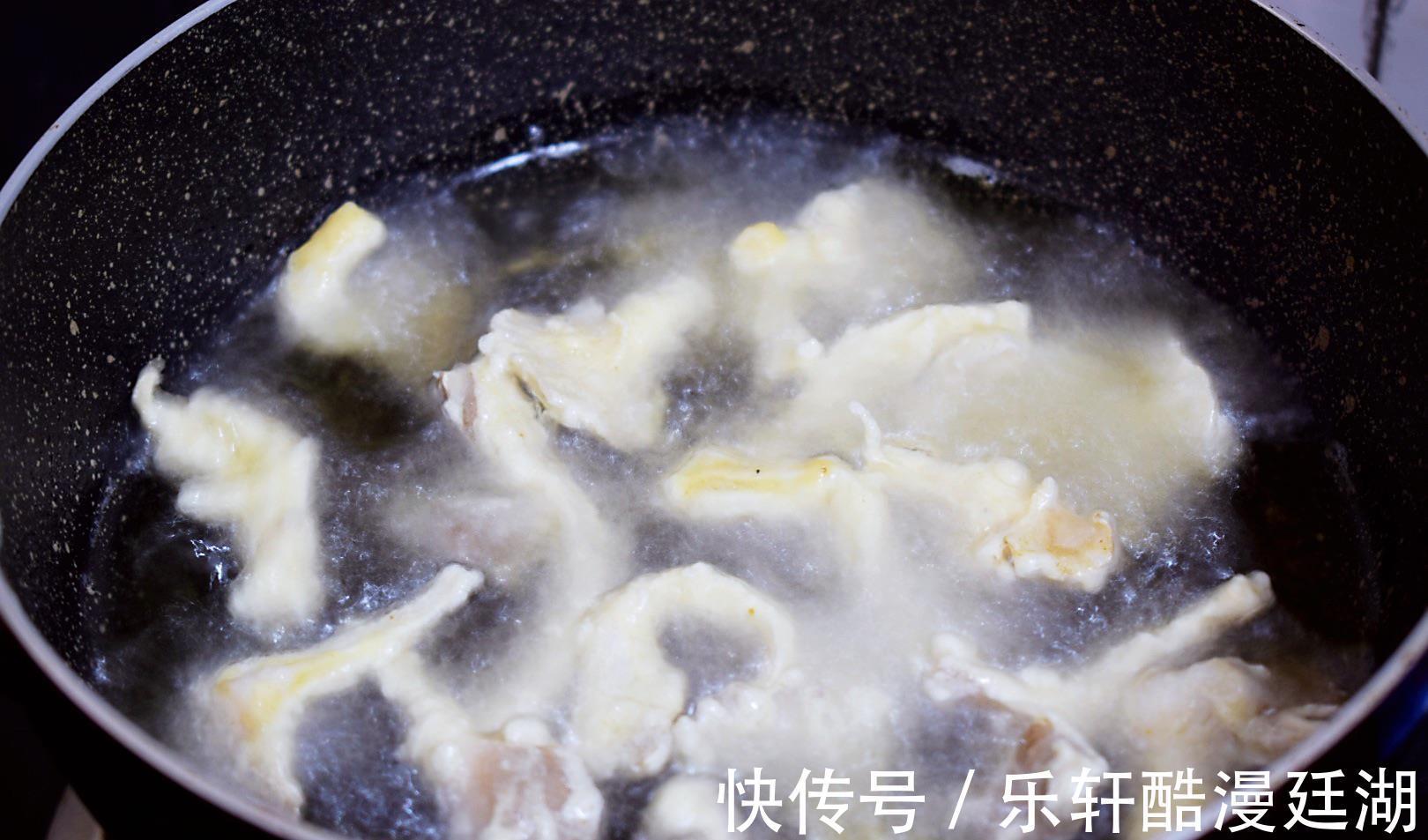 好吃的干炸鲜蘑，五块钱一盘的美食，外酥里嫩