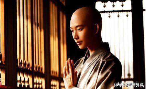 尼姑&祝枝山出上联:“尼姑田里挑和尚”,唐伯虎对下联,让人拍案称绝