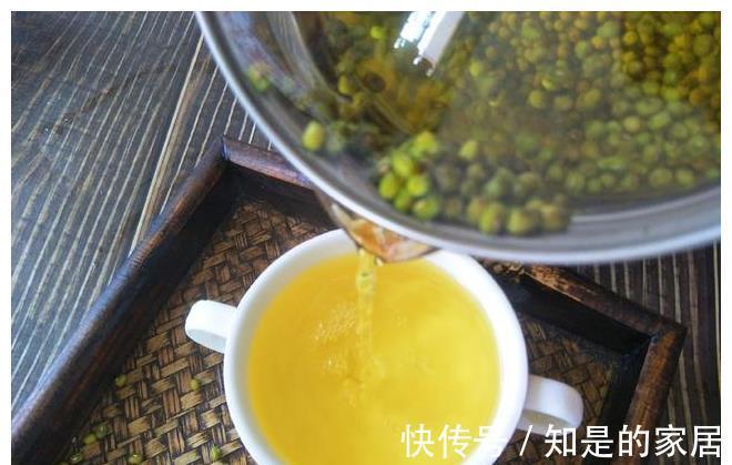 清澈|熬绿豆汤总发红？教你正确做法，豆汤清澈透绿，三伏天正好喝