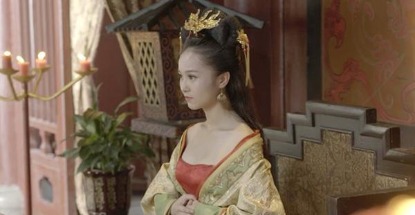 女人|她是历史上唯一当了6次皇后的女人，被史学家唾弃千年，真是可悲