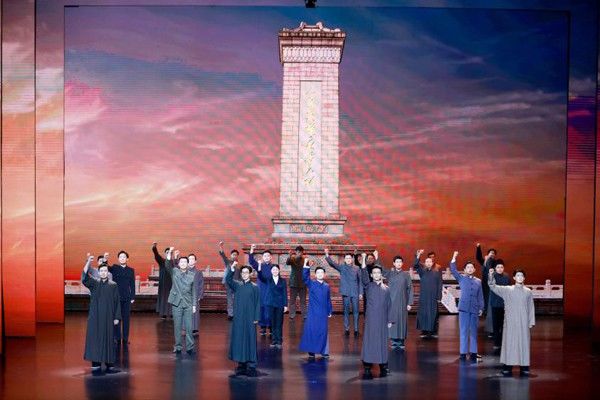 百年光輝力透時(shí)空《故事里的中國》第三季讓時(shí)代人物點(diǎn)燃愛國情