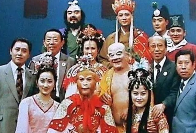 杨春霞$他演过“如来佛”,有次去泰国买佛牌,没想到上面画的都是自己