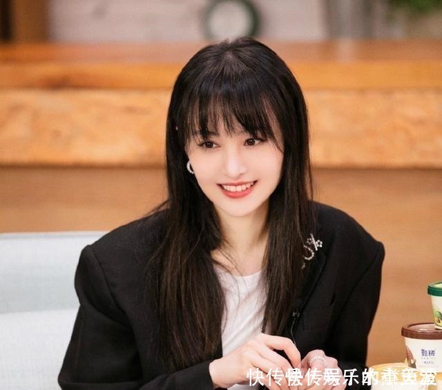 重回 郑爽重回追光学院,与哥哥们互动却遭无视,发文含两层真正用意