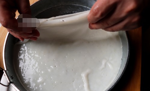 米浆|大米别蒸米饭了,教你一个好吃做法,比凉皮简单,孩子老人都喜欢