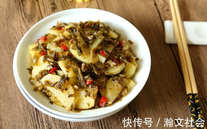 食材|酸辣开胃，简单又好吃的酸菜土豆片，简单的食材做出不简单的美味