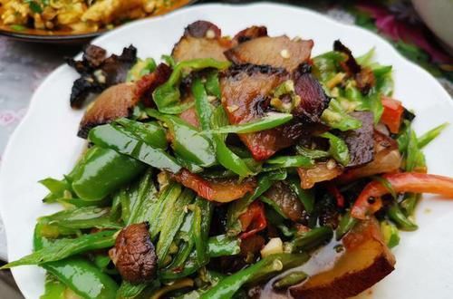  中秋回家，丈母娘准备的9菜1汤，丰盛美味，全家吃得其乐融融