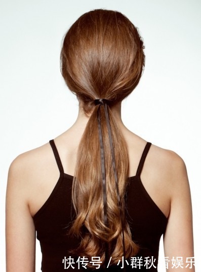 不再无聊的低马尾!两款浪漫低发尾发型教学