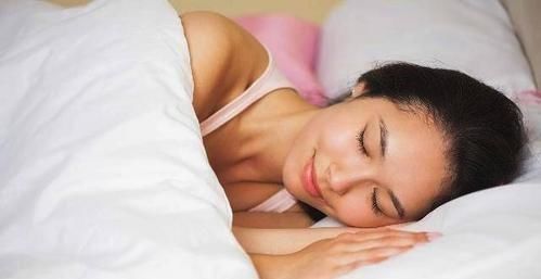 好事|女人睡前用“橘子皮”贴肚脐上，坚持一周，4件好事可能悄悄来