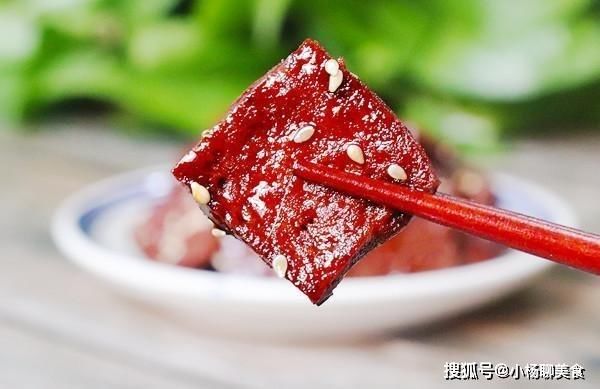 做法|三伏天，豆腐别在炖了，教你教你豆腐新做法，不炖不煮，比肉还香