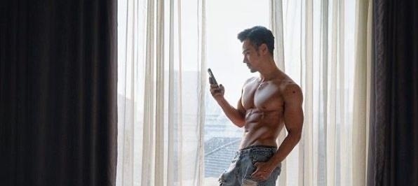 男模|杜蕾斯新晋26岁男模,8块腹肌充满魅力,长期的健身运动成就了他