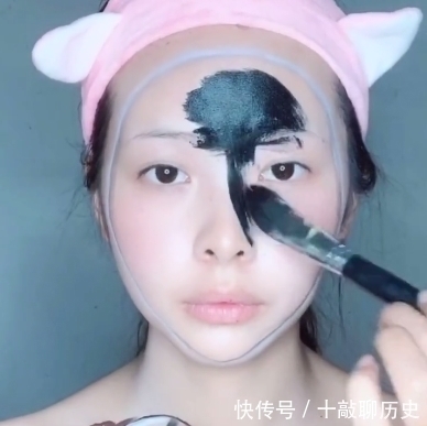 小姐姐|小姐姐在脸上化“创意妆”,开局:又在作妖,结局:认输还不行吗?