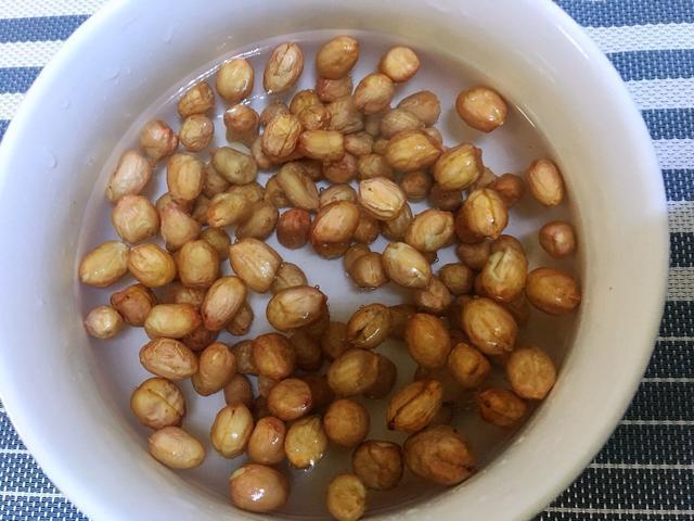 花生营养丰富，做法也比较多，煮成花生酪口感细腻顺滑