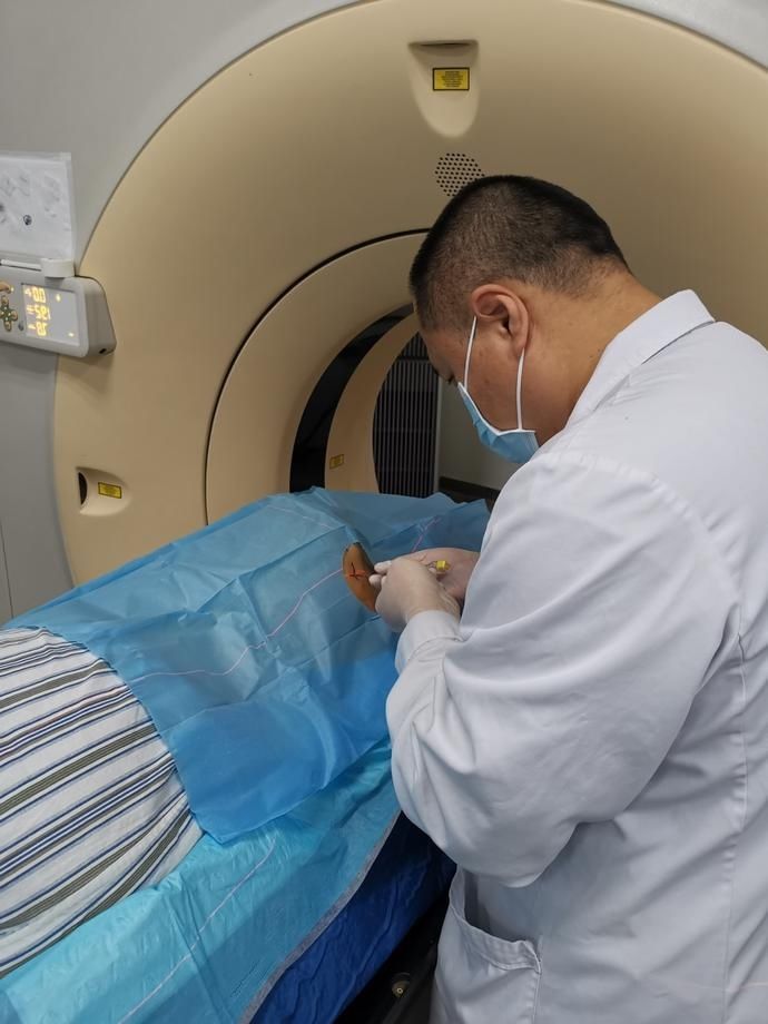 肺部小结节|大医说丨定位“神针”加微孔，胸腔镜微创手术解决肺小结节治疗难题