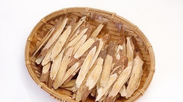 人参|黄芪泡水喝有益于脾、肺、气血,记住三句话就是用黄芪养生的高手