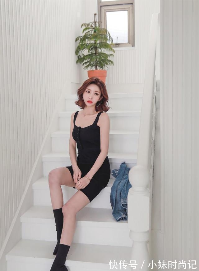 清新|黑色吊带包臀裙配高跟鞋,清新靓丽,很有女人味