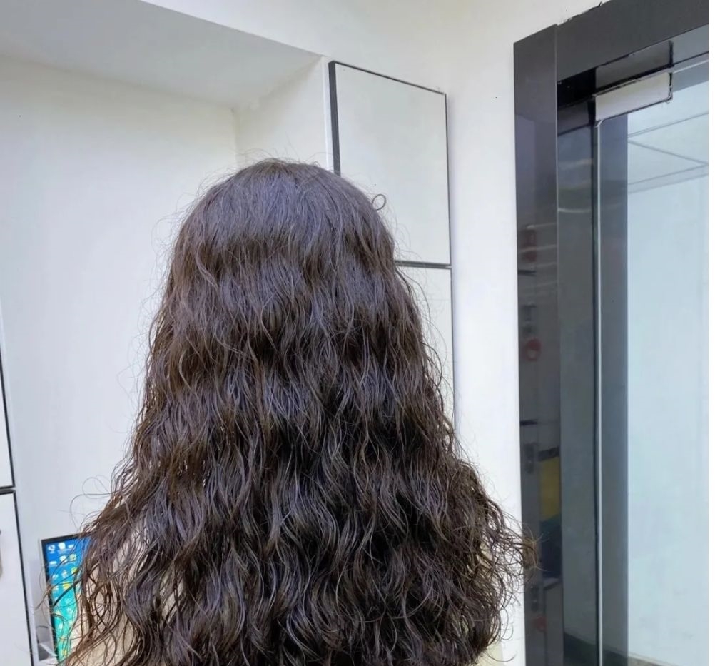 造型 2022发型怎么整?烫卷卷最洋气,好处多多不要错过